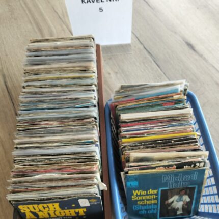 Kavel 5 – ca. 303 vinyl singles .